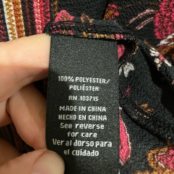 Zac & Rachel black floral print button down blouse.  Size XL - Picture 4 of 5